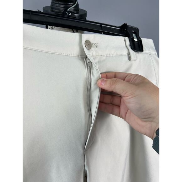 Men's Greg Norman off white Golf Shorts with pockets - Picture 5 of 11